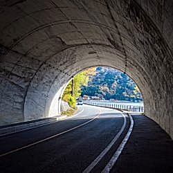 7-tunel-desenli-duvar-kagitlari